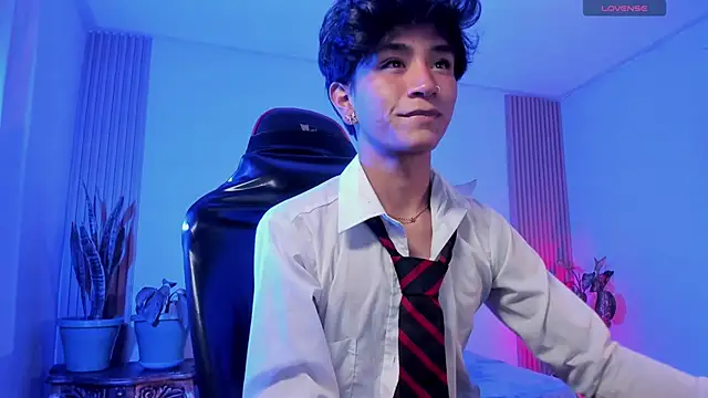 Snapshot of cococumps chatting on April 2026 11:28:02 AM cococumps online show from April 2026 11:28:02 AM