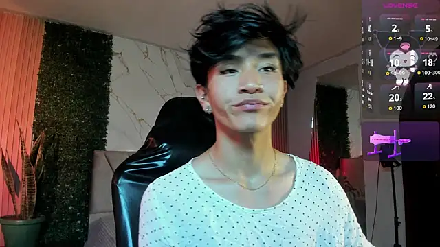 Snapshot of cococumps chatting on April 2026 11:26:01 AM cococumps online show from April 2026 11:26:01 AM