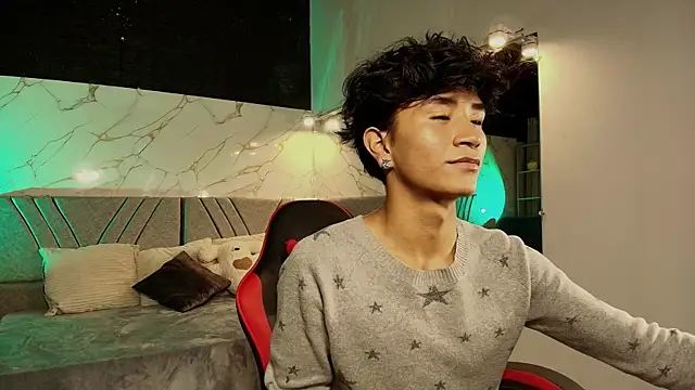 Snapshot of cococumps chatting on April 2026 11:39:01 AM cococumps online show from April 2026 11:39:01 AM