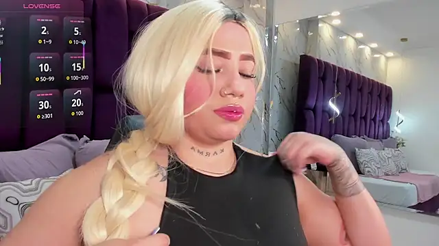 Snapshot of milamonroyy chatting on April 2026 04:24:02 AM milamonroyy online show from April 2026 04:24:02 AM