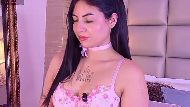 MiaNeill online show from April 2026 08:22:02 PM