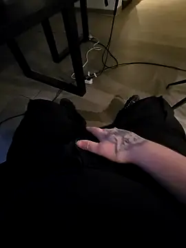 Snapshot of OssiBigCum chatting on March 2026 10:43:01 PM OssiBigCum online show from March 2026 10:43:01 PM