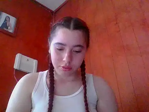 Annisof000 online show from April 2026 07:03:01 PM