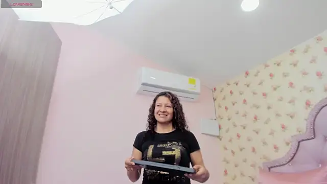 Snapshot of crystal_watson0 chatting on June 2026 12:44:01 PM crystal watson0 online show from June 2026 12:44:01 PM