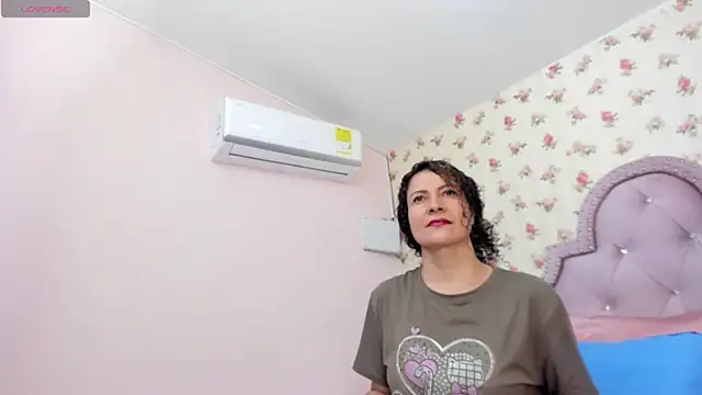 Snapshot of crystal_watson0 chatting on July 2026 01:21:02 PM crystal watson0 online show from July 2026 01:21:02 PM