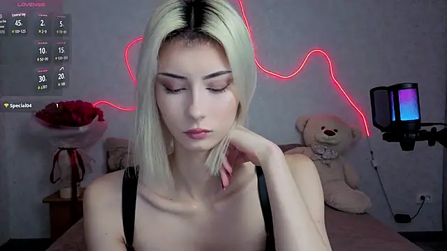 Snapshot of kittysocutie chatting on June 2026 01:26:02 AM kittysocutie online show from June 2026 01:26:02 AM