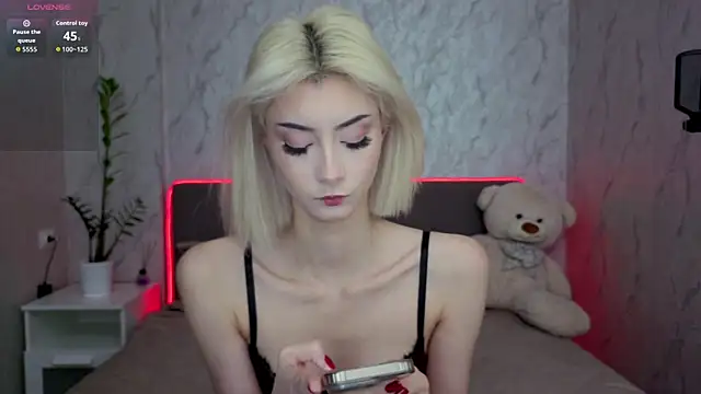 kittysocutie online show from May 2026 12:07:02 AM