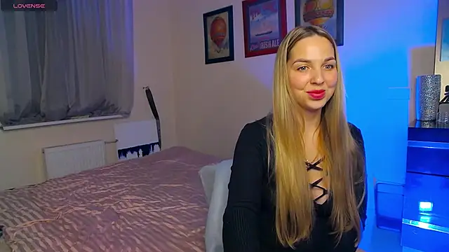 Alexandracandy online show from April 2026 07:50:02 PM