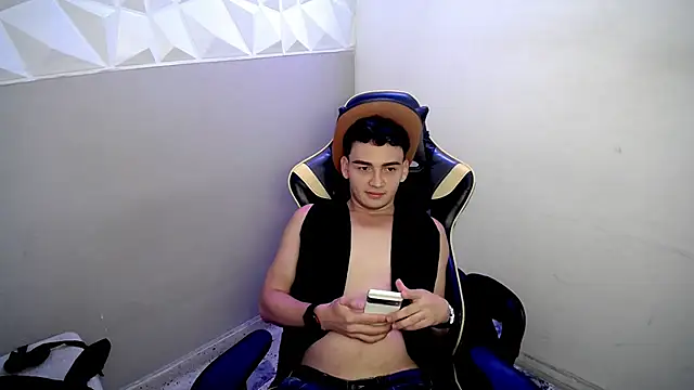 Mathias twinkk online show from April 2026 04:49:01 AM
