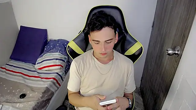 Mathias twinkk online show from March 2026 07:48:02 PM