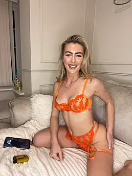 Lola RaeX online show from April 2026 08:04:02 PM