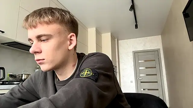 Snapshot of SoloFury chatting on April 2026 08:43:02 AM SoloFury online show from April 2026 08:43:02 AM