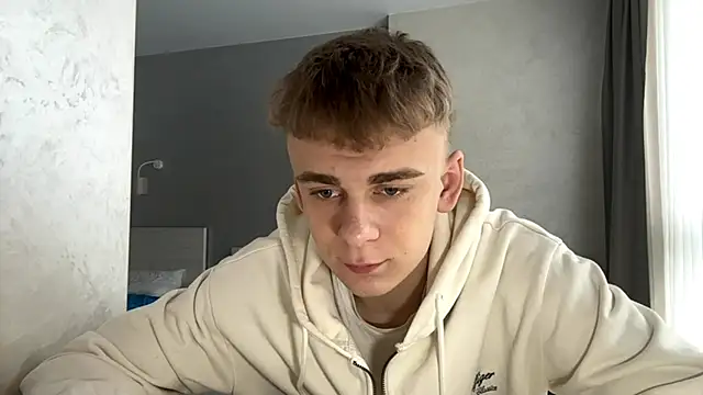 Snapshot of SoloFury chatting on April 2026 08:37:02 AM SoloFury online show from April 2026 08:37:02 AM