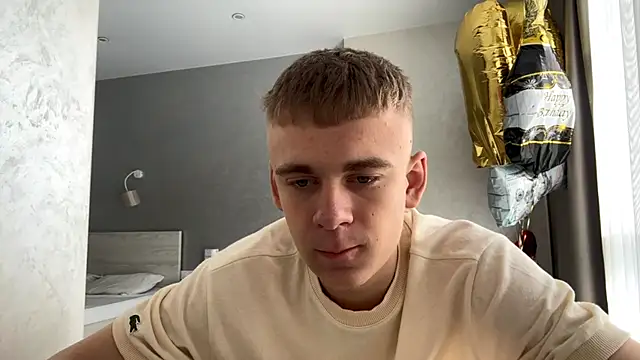 Snapshot of SoloFury chatting on June 2026 07:08:01 AM SoloFury online show from June 2026 07:08:01 AM