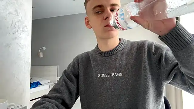 Snapshot of SoloFury chatting on April 2026 08:20:02 AM SoloFury online show from April 2026 08:20:02 AM