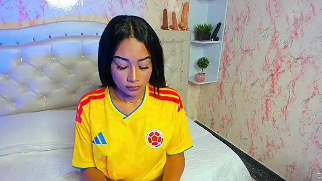 Horny Brunette  online show from June 2026 12:22:01 PM