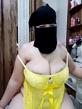 queen lily online show from May 2026 04:35:01 PM