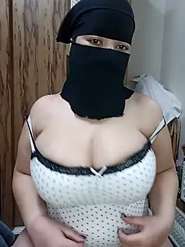 queen lily online show from March 2026 01:03:01 AM