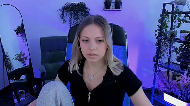 Snapshot of BlossomVibe chatting on April 2026 10:27:01 AM BlossomVibe online show from April 2026 10:27:01 AM