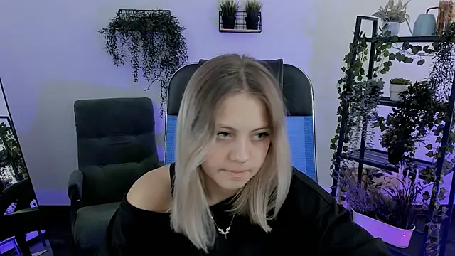 Snapshot of BlossomVibe chatting on April 2026 07:43:02 AM BlossomVibe online show from April 2026 07:43:02 AM