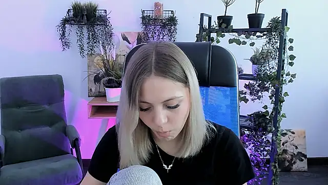 Snapshot of BlossomVibe chatting on March 2026 07:53:01 AM BlossomVibe online show from March 2026 07:53:01 AM