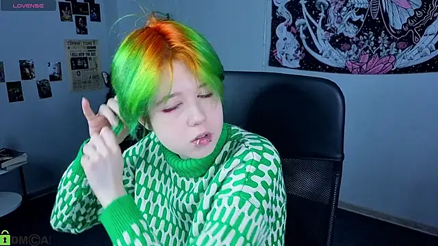 Snapshot of LittleKittenStar chatting on May 2026 11:21:02 AM LittleKittenStar online show from May 2026 11:21:02 AM