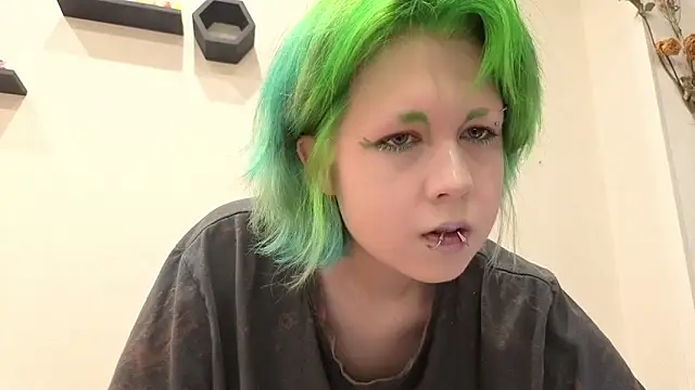 Snapshot of LittleKittenStar chatting on June 2026 10:15:01 PM LittleKittenStar online show from June 2026 10:15:01 PM