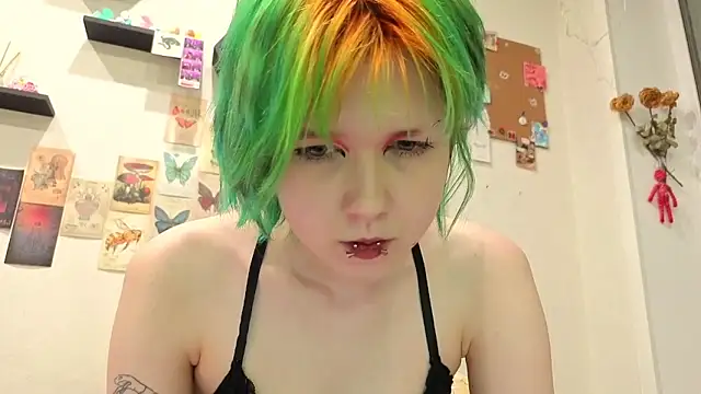 Snapshot of LittleKittenStar chatting on May 2026 06:39:01 PM LittleKittenStar online show from May 2026 06:39:01 PM