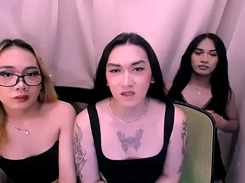 hugecock collins online show from April 2026 04:33:01 PM