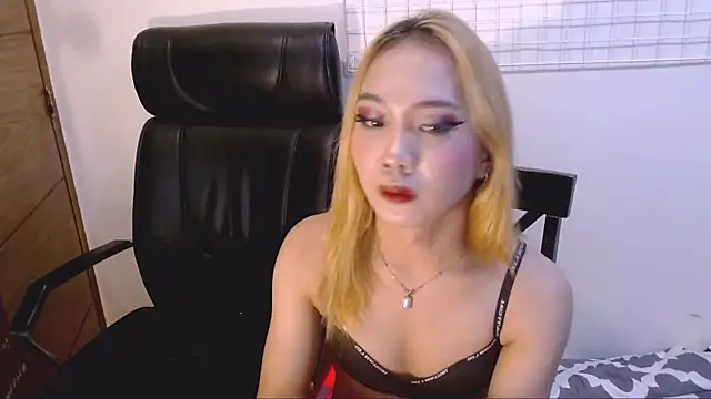 hugecock collins online show from April 2026 01:02:01 PM