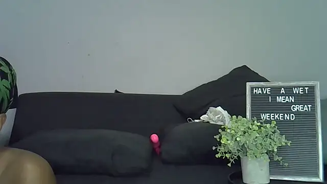 CurvySnowflakes online show from April 2026 08:44:01 PM