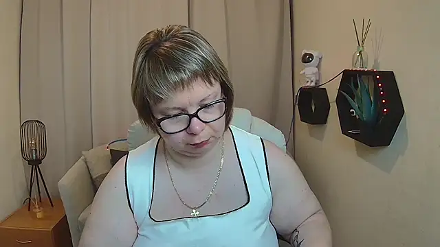 Snapshot of BonnnyBoobsy chatting on May 2026 12:00:02 PM BonnnyBoobsy online show from May 2026 12:00:02 PM