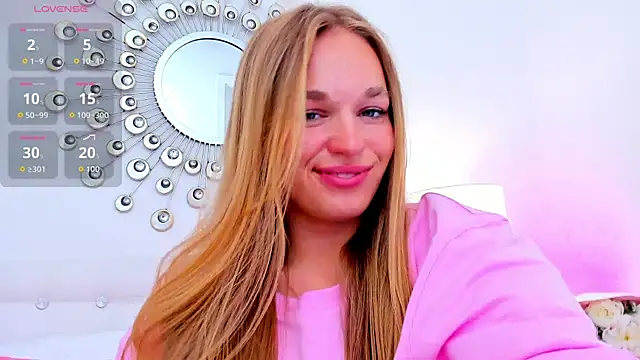 Snapshot of YangLola chatting on July 2026 03:03:02 PM YangLola online show from July 2026 03:03:02 PM