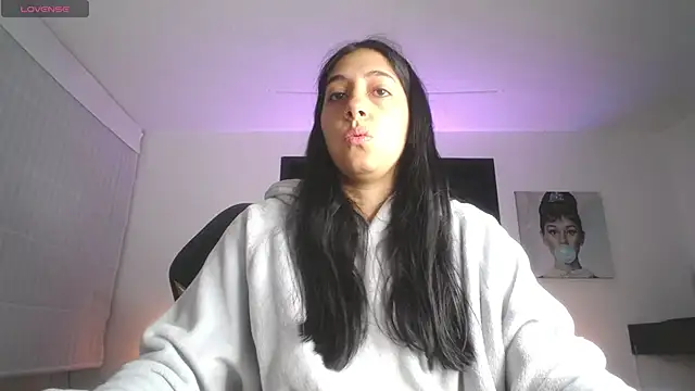 Melannyy V online show from May 2026 01:18:02 PM