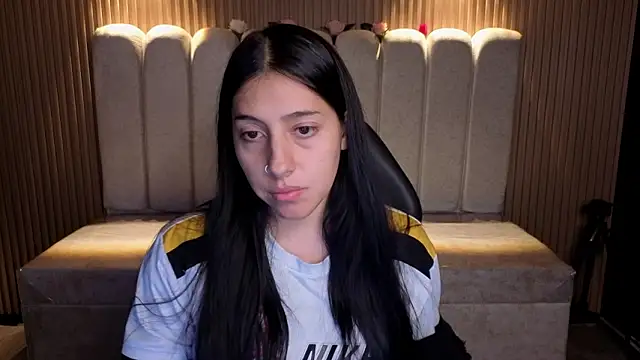 Melannyy V online show from March 2026 12:39:02 PM