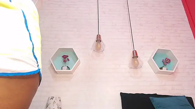 CharlotteBrownn2 online show from April 2026 12:44:01 PM