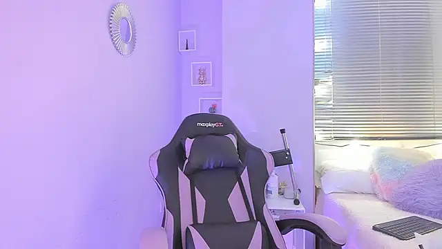 Snapshot of Littletammy4u chatting on April 2026 11:38:02 AM Littletammy4u online show from April 2026 11:38:02 AM