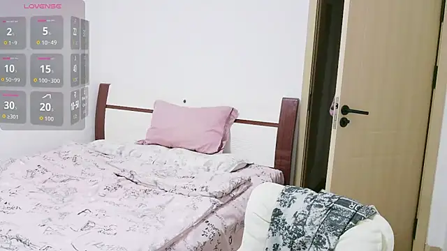 Snapshot of yueyue-99 chatting on April 2026 12:53:01 PM yueyue-99 online show from April 2026 12:53:01 PM