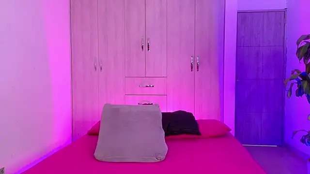 isabellahofmann online show from April 2026 10:17:02 PM