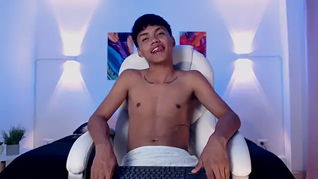 thiagosterling online show from April 2026 11:28:01 PM
