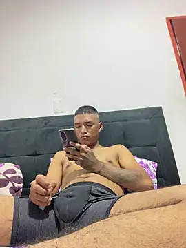 juliancito222 online show from May 2026 12:49:01 AM