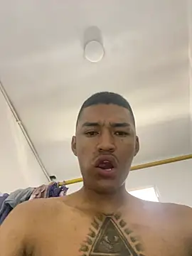 juliancito222 online show from May 2026 02:34:02 PM