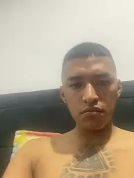 juliancito222 online show from May 2026 07:12:01 PM