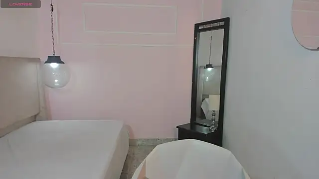 MilaHeat1 online show from April 2026 08:56:01 PM