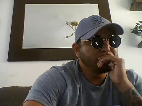 Snapshot of HOTB0Y18 chatting on April 2026 08:21:01 PM HOTB0Y18 online show from April 2026 08:21:01 PM