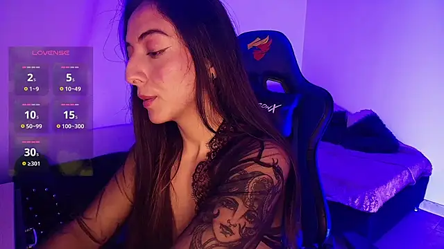 Nicolwhitee online show from May 2026 12:05:02 AM