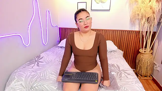 HAILYSTONE online show from March 2026 07:36:02 PM