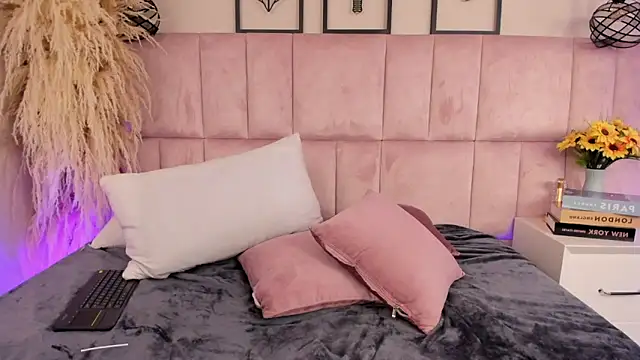 Honney Taylor online show from April 2026 08:20:02 PM