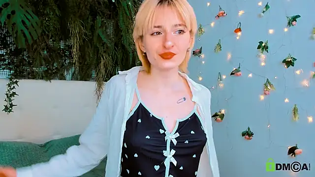 Kira  Cutie online show from May 2026 09:07:01 PM