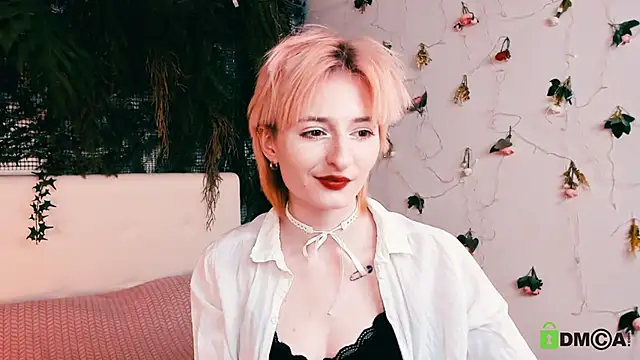 Kira  Cutie online show from April 2026 08:33:02 PM